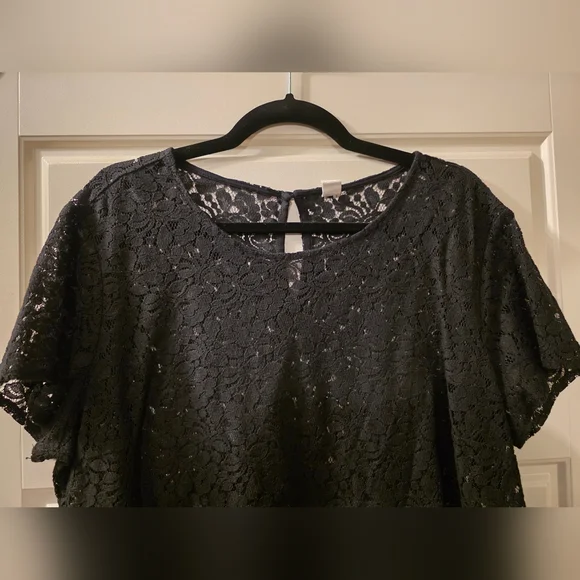 Old Navy Lace Top With Keyhole Back - Picture 3 of 5